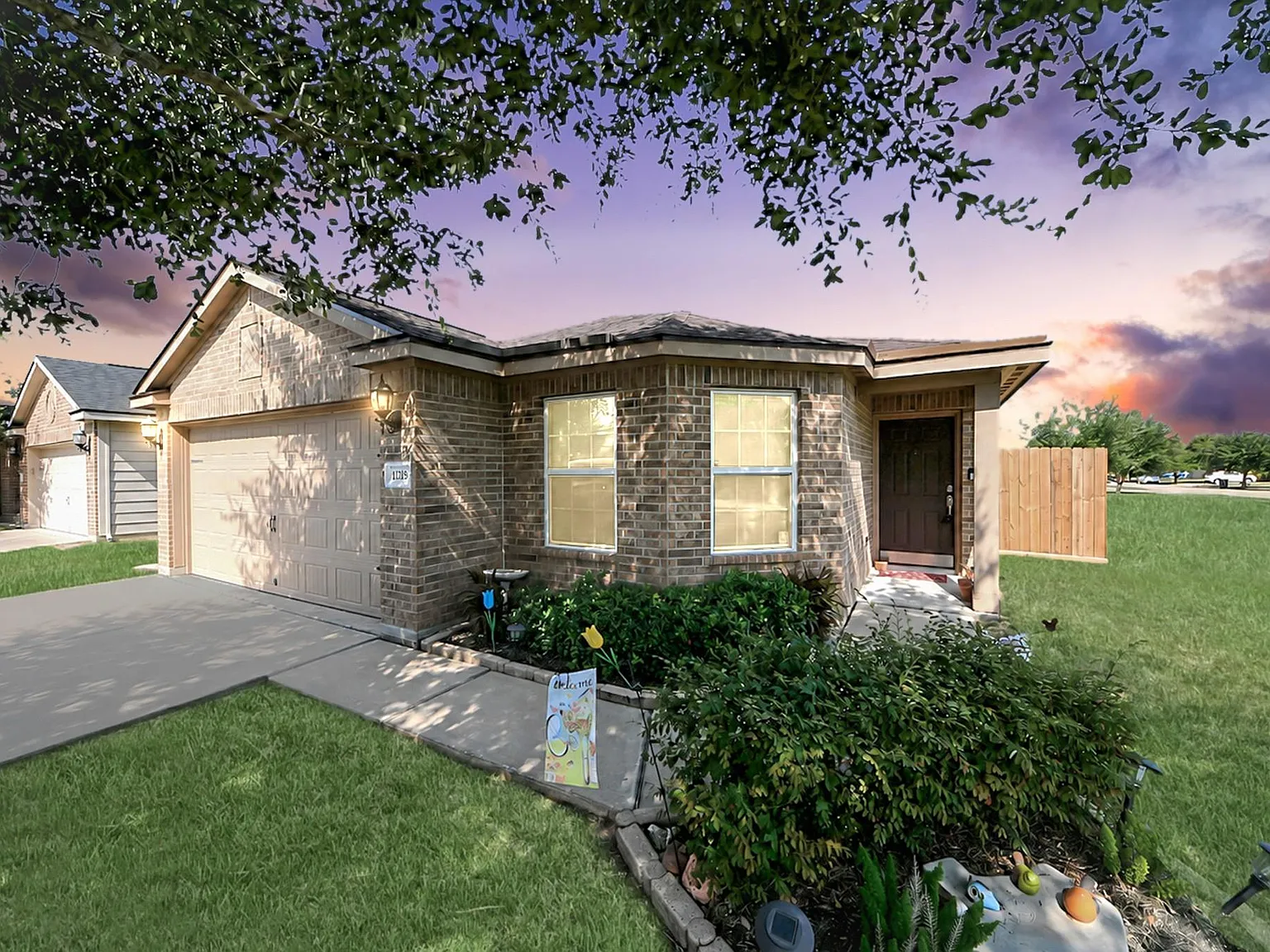 3 bed, 2.0 bath, 1855 sqft, $2,100 — Photo 1