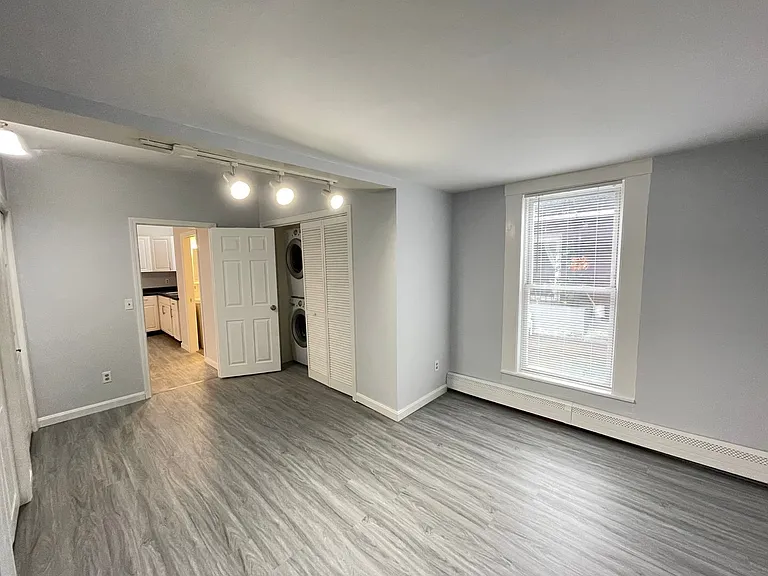 188 Laurel St #1 — Photo 9