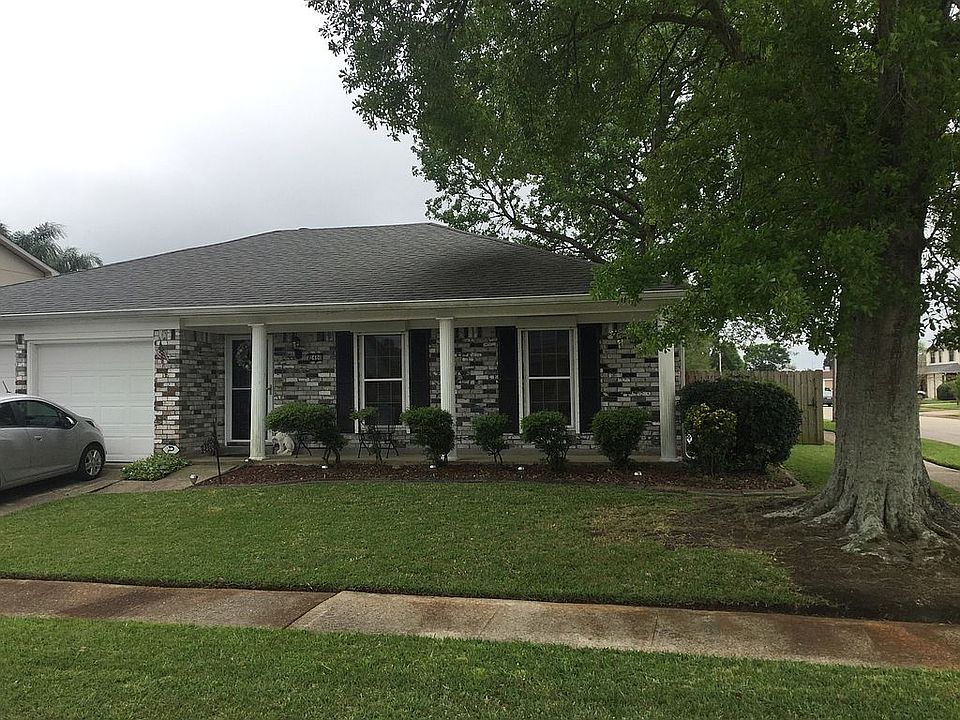 2nd image of 2400 Park Ln