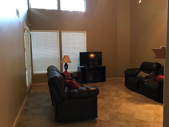 Livingroom/tile floors