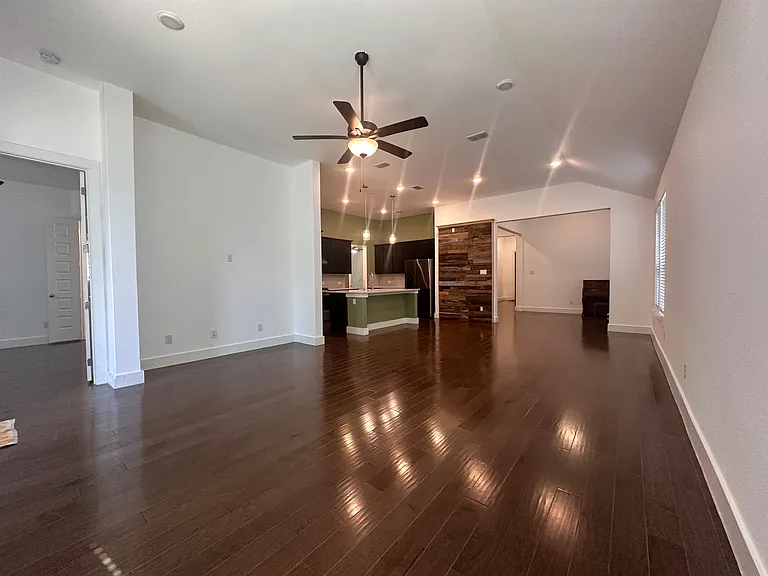 2609 Chevy Chase Dr — Photo 19