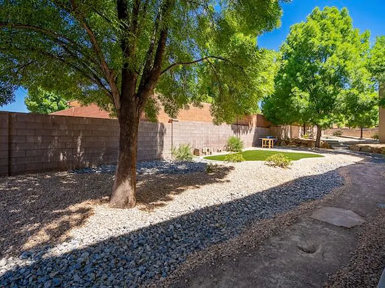 Valley View Condos — Photo 6