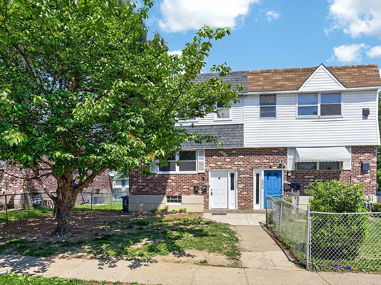 202 Green St #1 — Photo 2