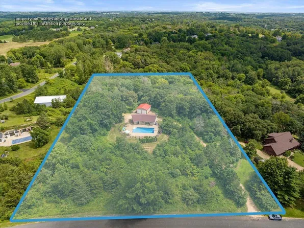 837 Kit Ln, Hudson, WI 54016