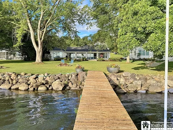 4411 Canterbury Dr, Mayville, NY 14757