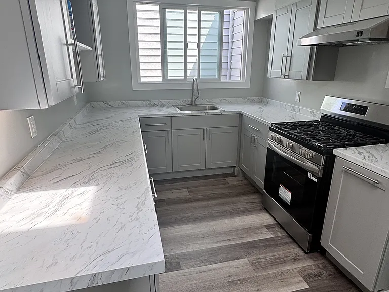 1646 Yosemite Ave #1646 — Photo 2