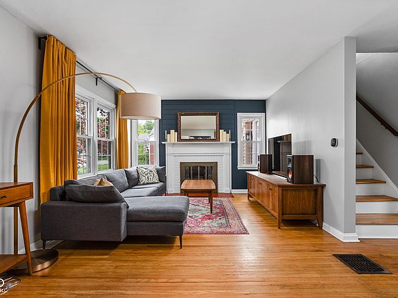 5th image of 5439 Indianola Ave