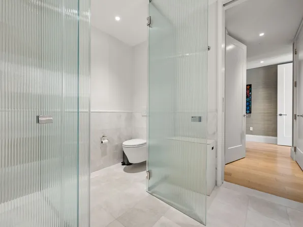 250 East 21st Street image 16 of 24