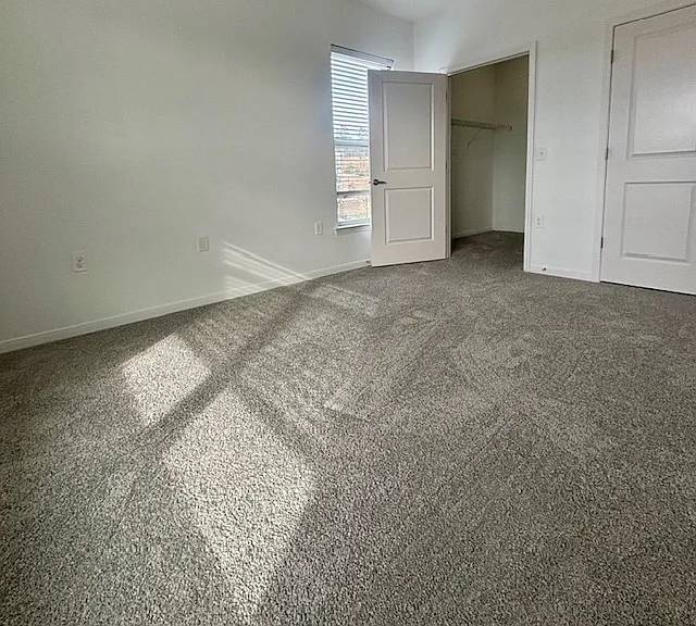 Renaissance Pointe Parkland Heights — Photo 11