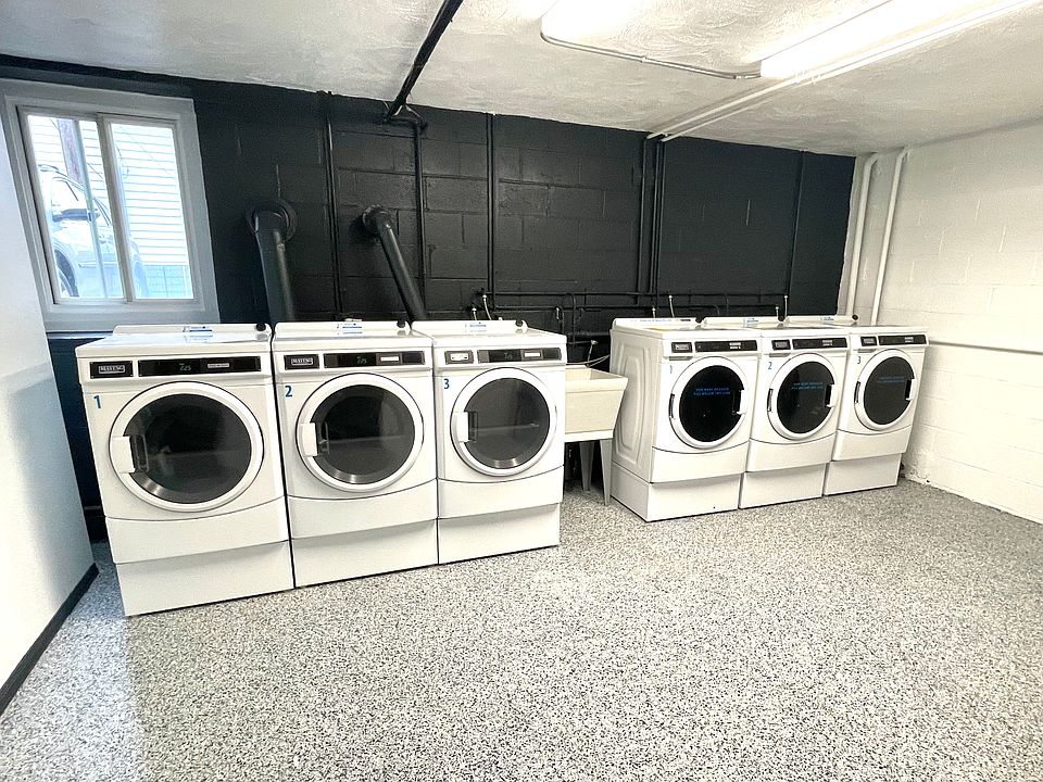 2nd image of 39 Westervelt Pl APT 5A