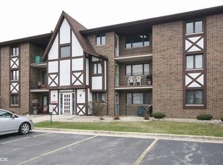 10511 S Roberts Rd APT 1B, Palos Hills, IL 60465