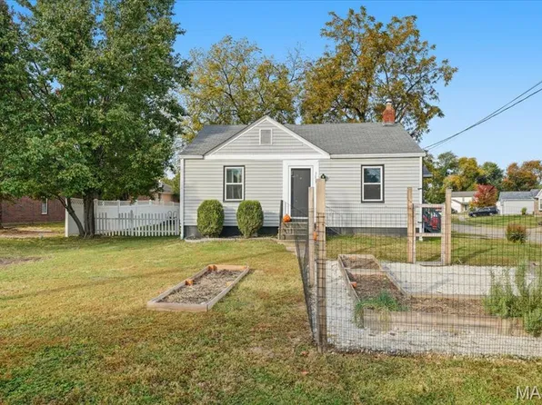 3033 Doddridge Ave, Maryland Heights, MO 63043