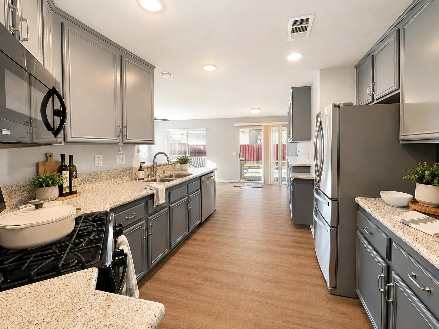 4 bed, 1785 sqft, $3,299 — Photo 3