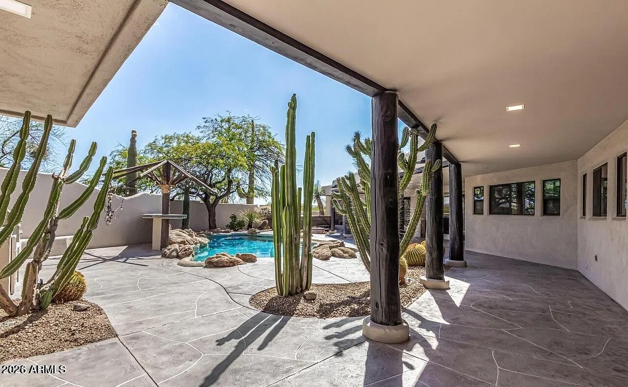 5 bed, 3.5 bath, $7,800 — Photo 1