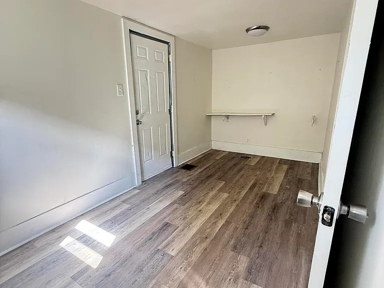 1120 Weller Ave — Photo 7
