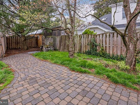 4th image of 1123 Fry Ave