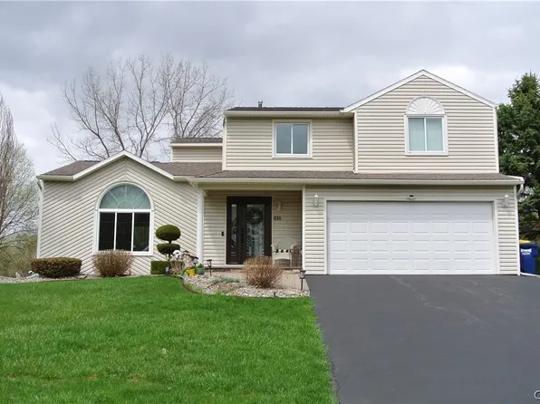 414 Mallard Dr, Camillus, NY 13031