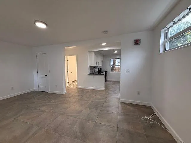 919 2nd St #4 — Photo 7