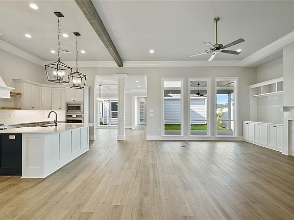 3rd image of 144 Laura Ln