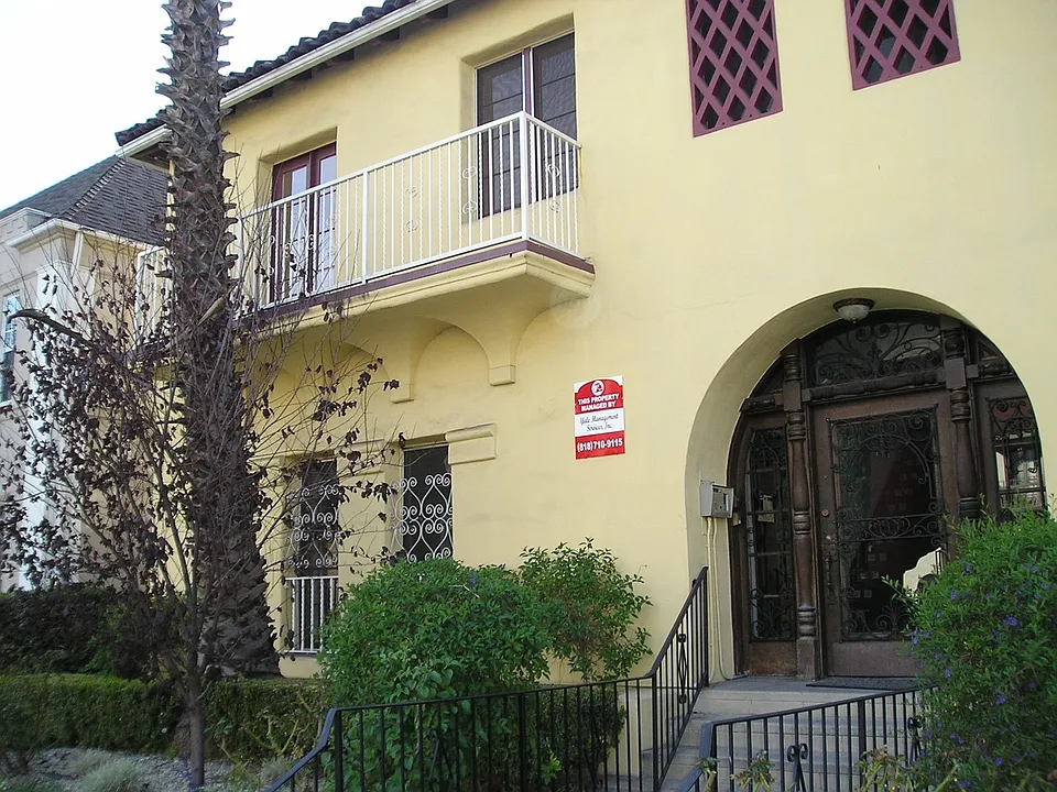 Building Photo 4
