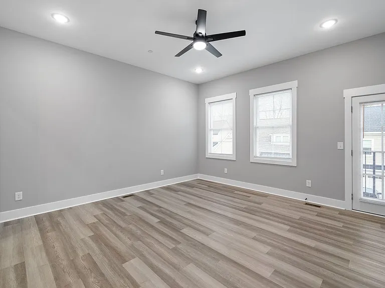 428 Centre St — Photo 14