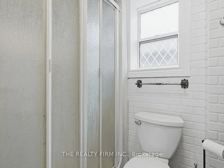 97 Springbank Dr — Photo 27