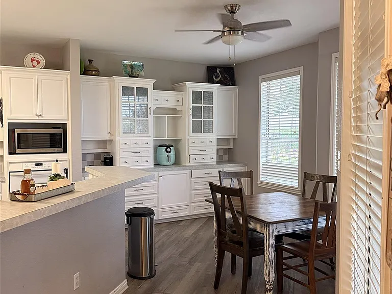 5600 FM 1466 — Photo 27