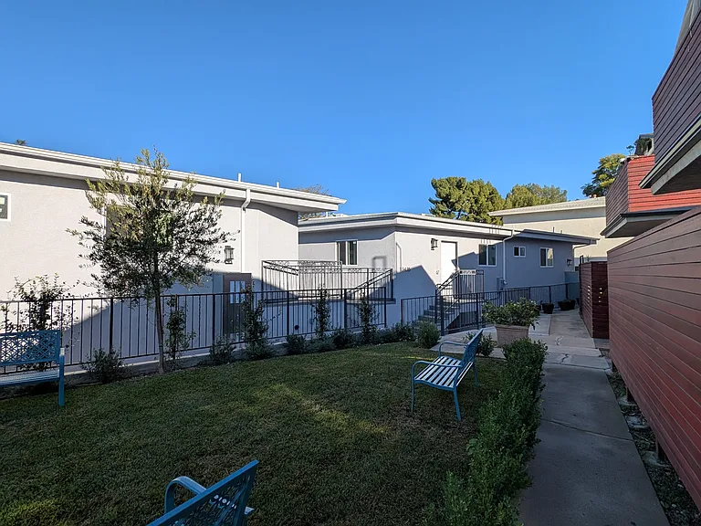 13435 Moorpark St — Photo 6