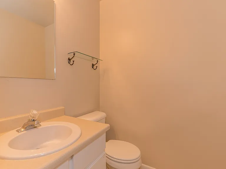 2270 S 700 E #2270 — Photo 17