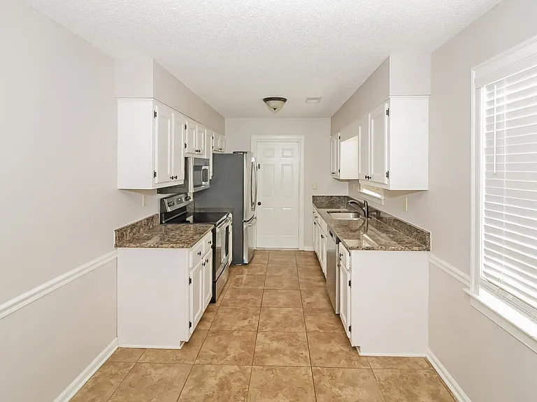 476 Griffon Dr — Photo 9