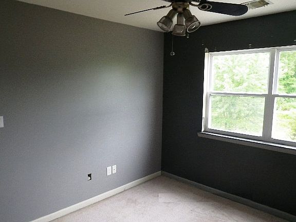 5th image of 10 Emily Ct