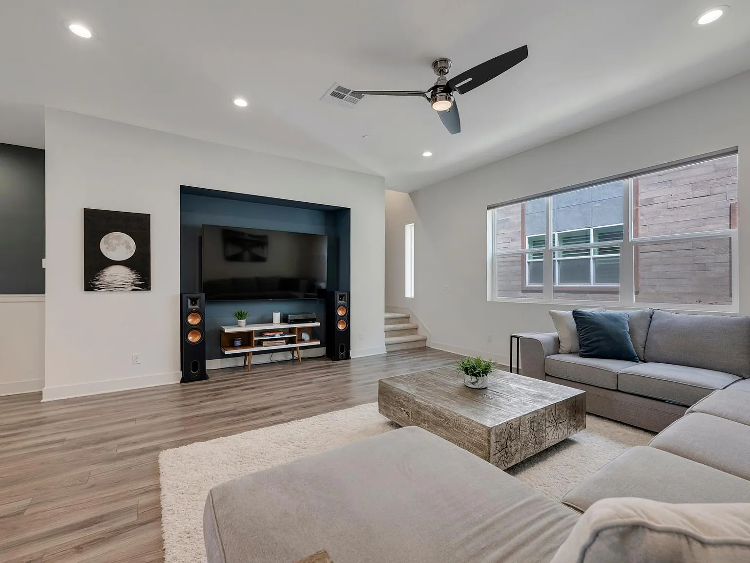 987 E Mason Ln — Photo 3