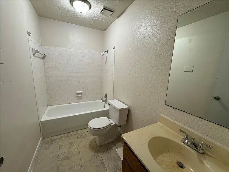 3229 Hirschfield Rd #B — Photo 7