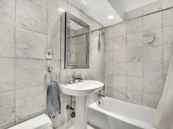 175 Adams Street image 7 of 9