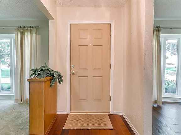 5th image of 105 Rosemont Pl