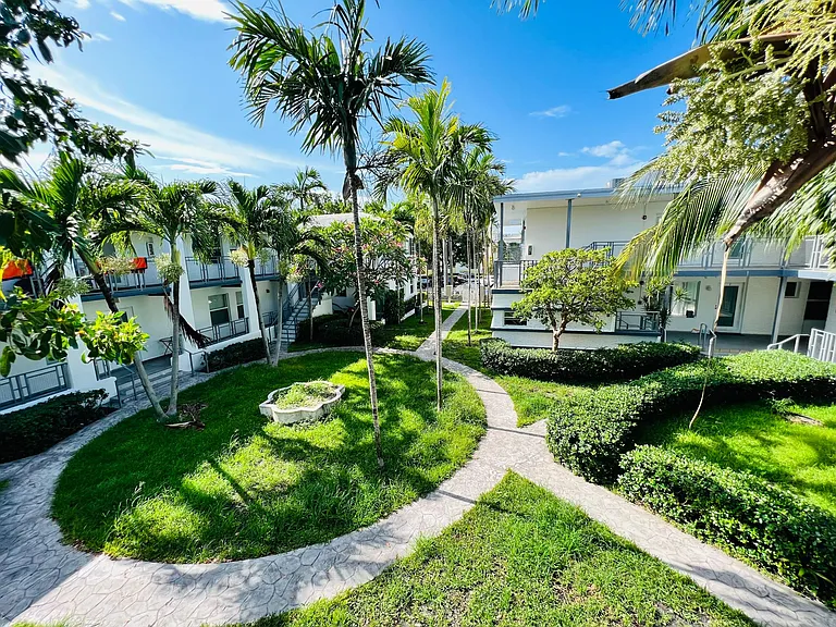 952 Bay Dr #6 — Photo 17