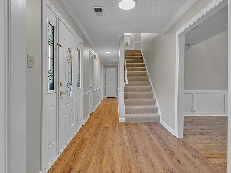 636 Fox Chase Cv N — Photo 24