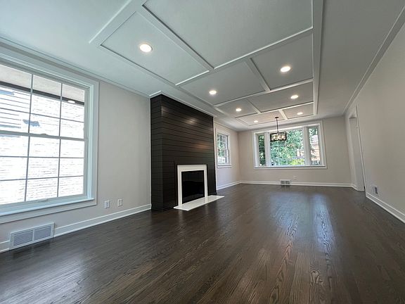 3rd image of 909 N Waiola Ave