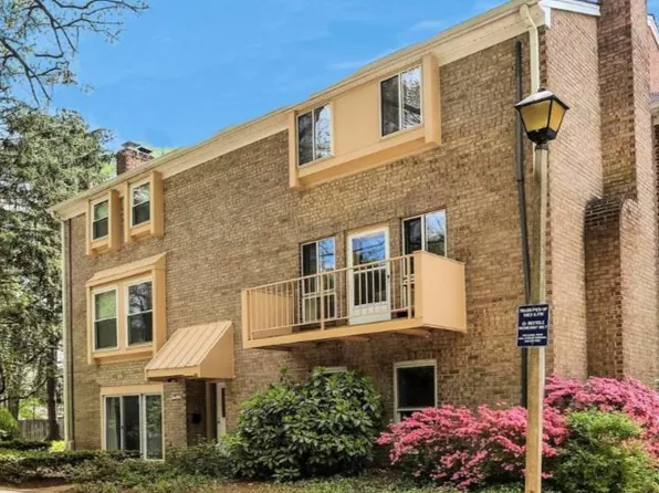 3769 Persimmon Cir, Fairfax, VA 22031