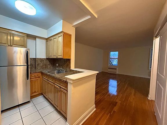 4th image of 164-20 Highland Ave #34N