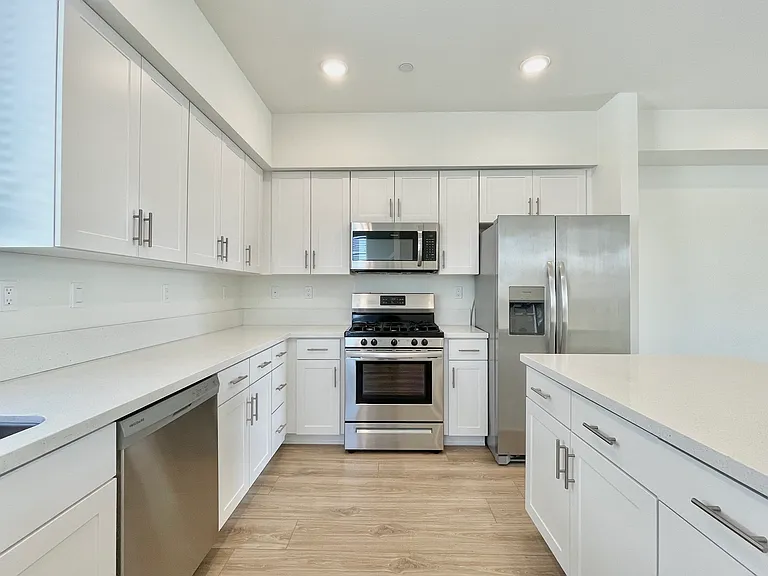 9319 E Heaney Cir — Photo 1