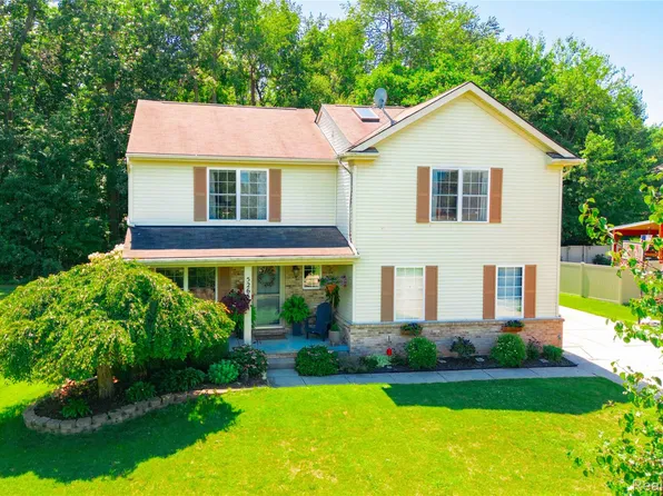 52657 Huntley Ave, New Baltimore, MI 48047