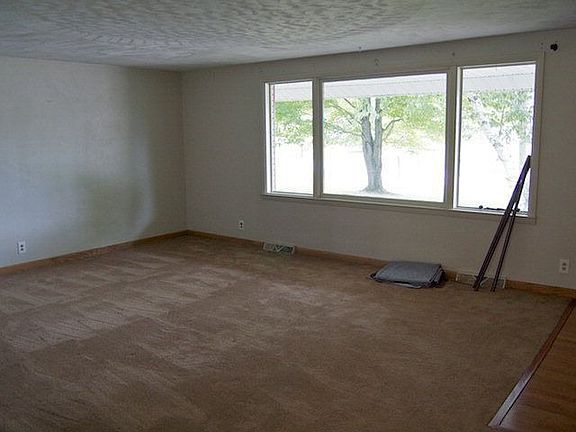 3rd image of 2267 Lakewood Dr
