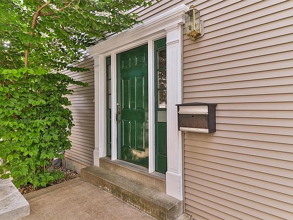 3rd image of 920 Barnard College Ln