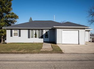 912 8th St, New Glarus, WI 53574