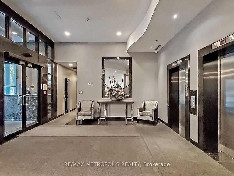 7 Carlton St #1114 — Photo 4