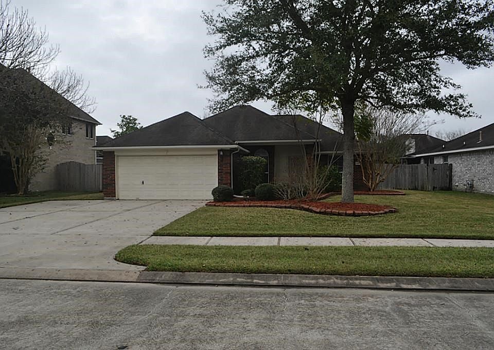 1st image of 810 Oak Estates Ct