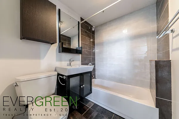 Rented by Evergreen Apartments BK | media 15