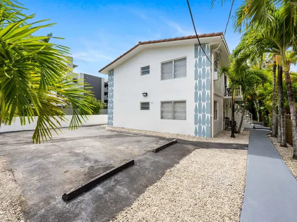 858 SW 2nd St #1, Miami, FL 33130
