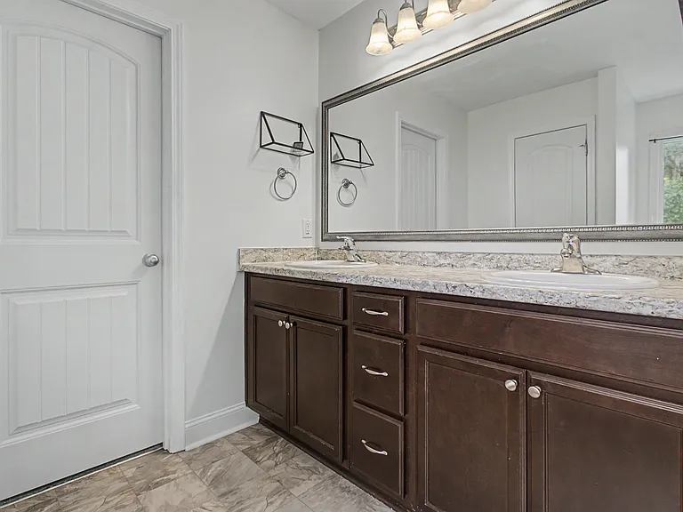 906 Rachel Ln — Photo 31